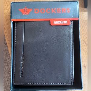 New in box Dockers mens wallet